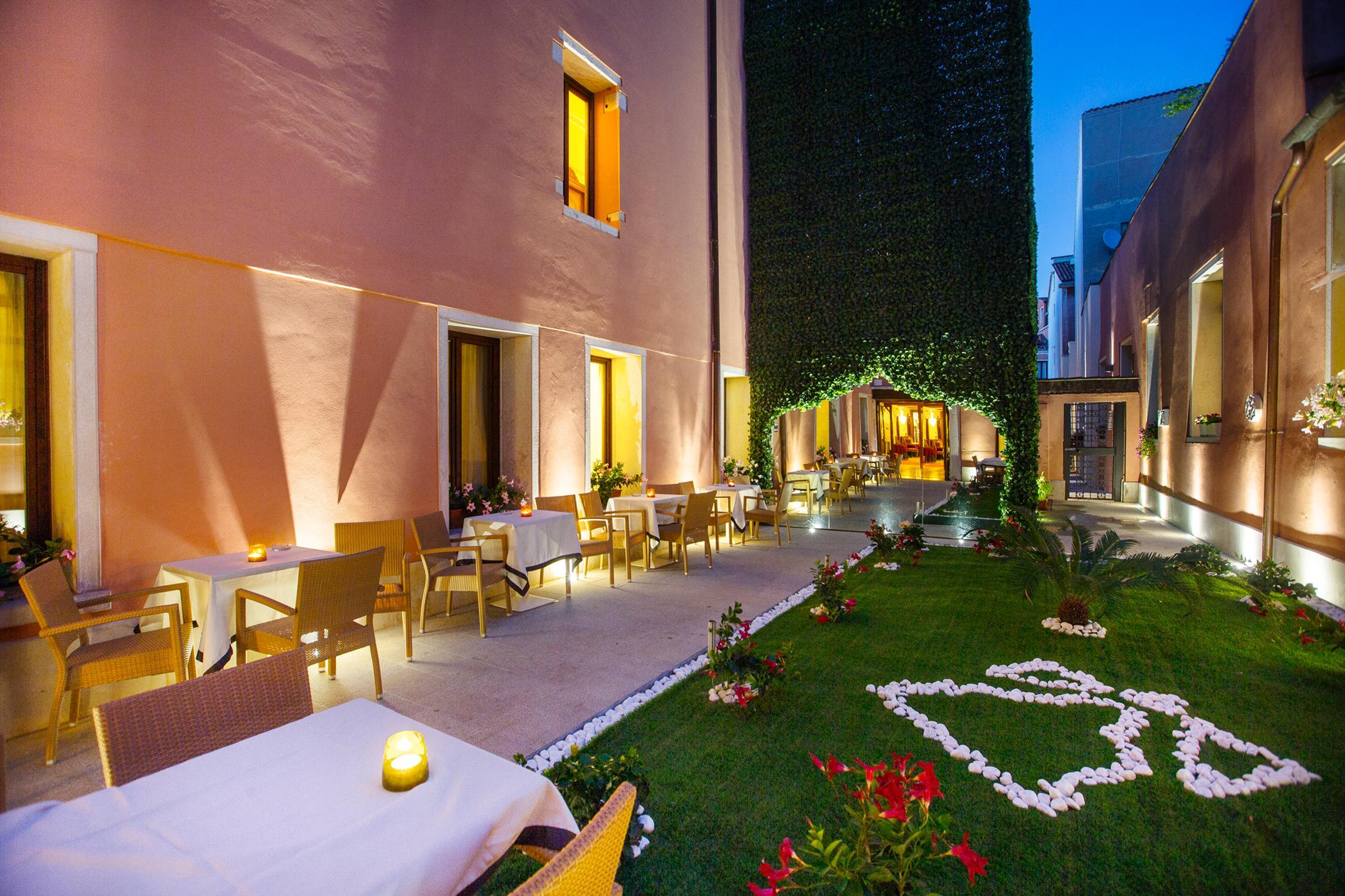 Ai Mori D'Oriente Hotel Venice Exterior photo