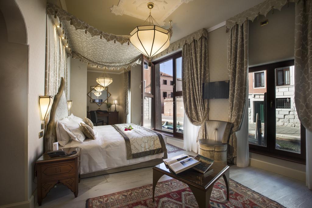 Ai Mori D'Oriente Hotel Venice Exterior photo