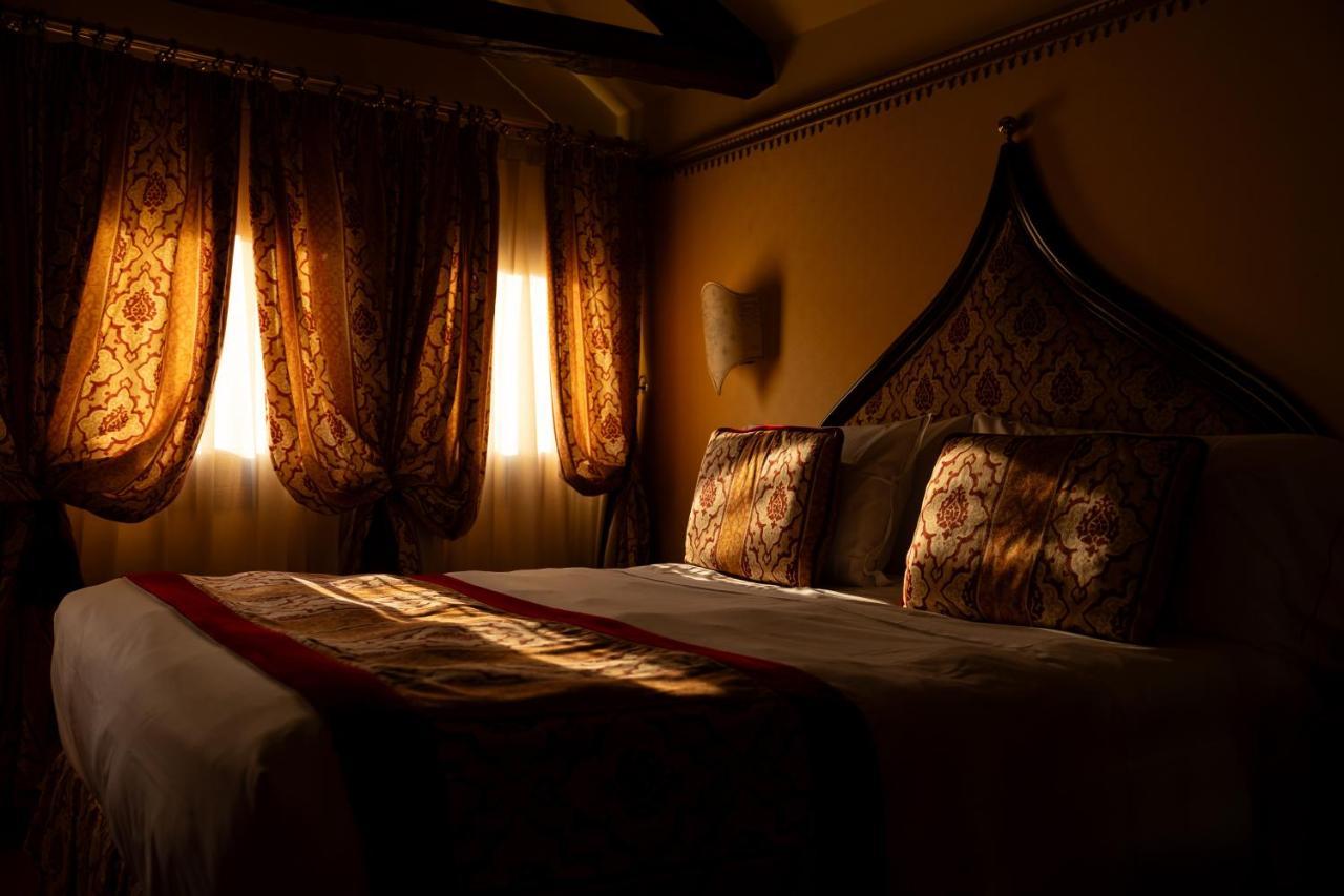 Ai Mori D'Oriente Hotel Venice Exterior photo